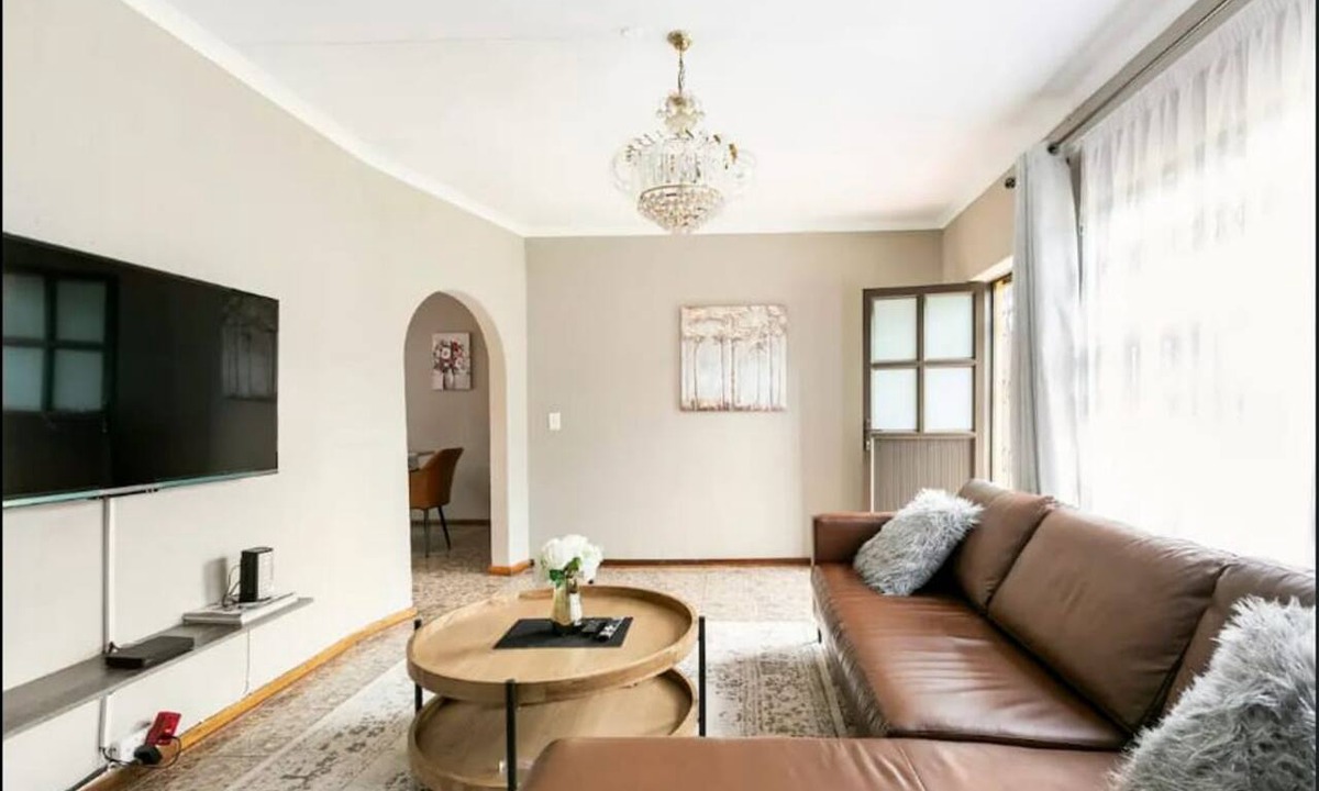 Alberton House | Self-check in property with a huge family yard in Alberton surbub area