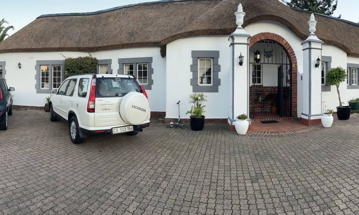 Milnerton Bed & Breakfast | Serene 8-bedroom bed & breakfast in charming Cape Town