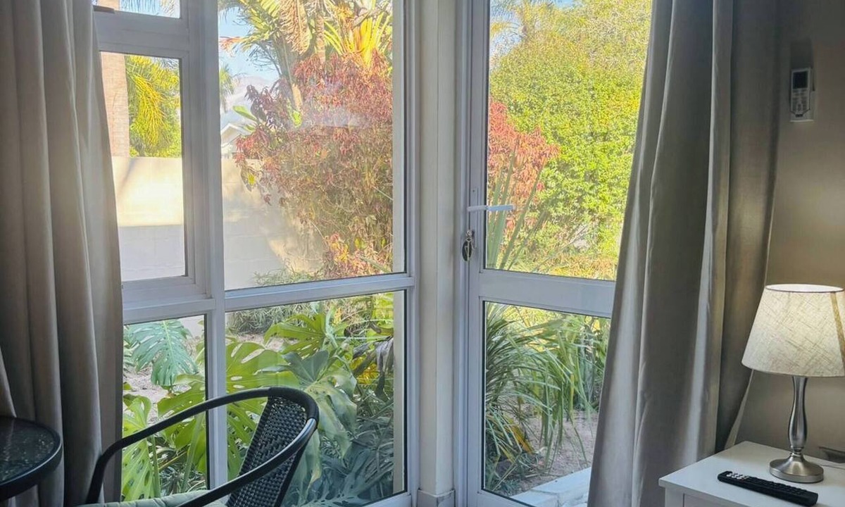 Drakenstein Apartment | Serene Air-conditioned Flatlet in Central Wellington