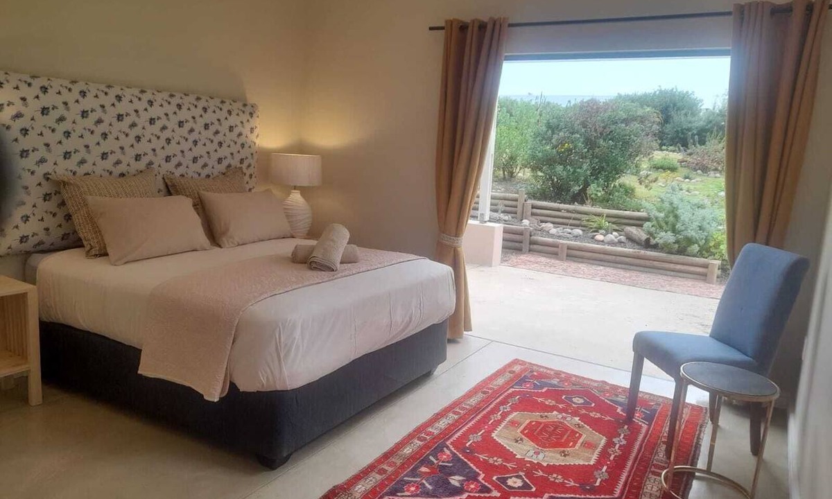 Wilderness Beach House | Serene and stylish beach home set in a stunning garden; fast Wifi: free parking