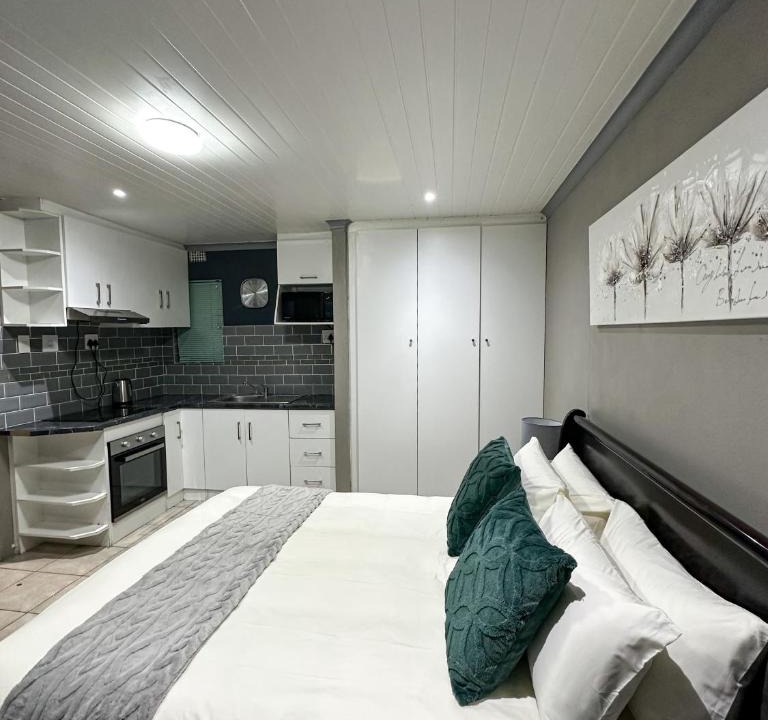 Trawal Apartment | Sir Galahad Flatlet 2 in Camelot