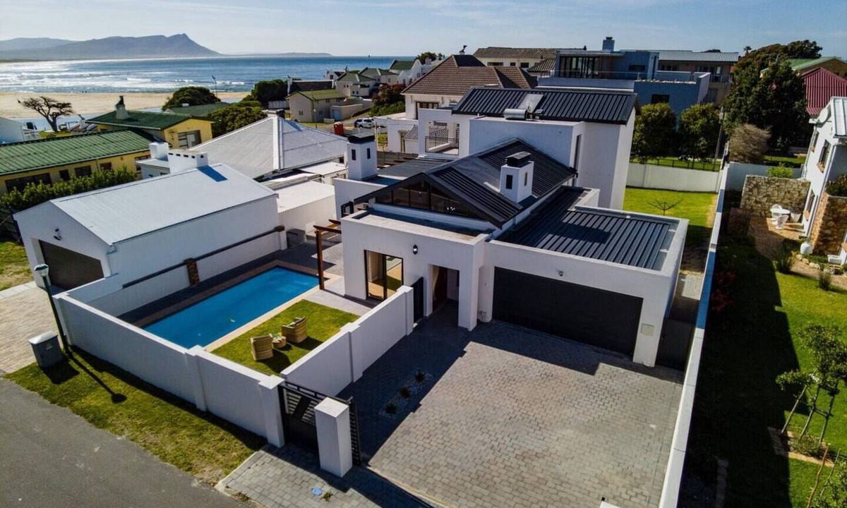 Kleinmond Apartment | Sitari on Sea | 3-Bed Villa, Pool & Sea Views, Kleinmond