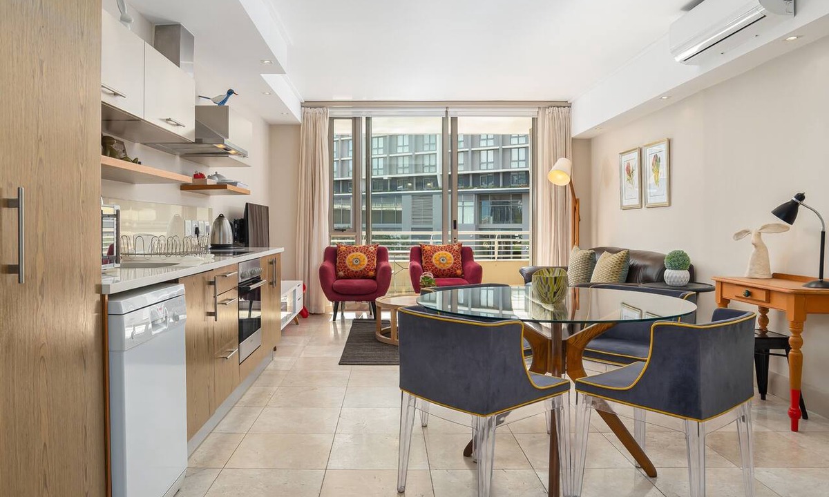 Victoria and Alfred Waterfront Apartment | Sleek Studio Apartment on the Canals