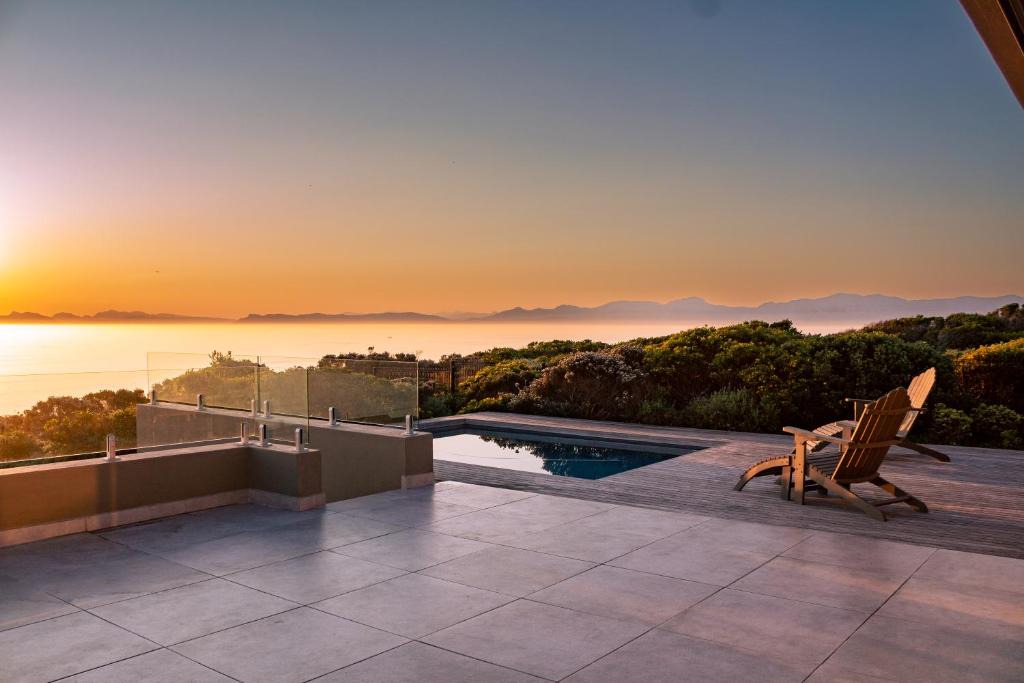 Gansbaai Villa | Solar-Powered Villa - Oceanview Wildlife Estate Retreat