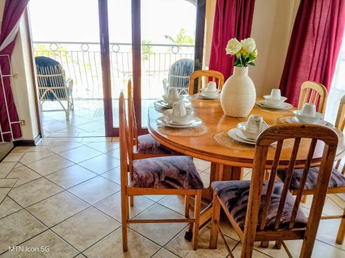 Manaba Beach Apartment | Sombedu Guest Suite - Sea View Apartment in Margate