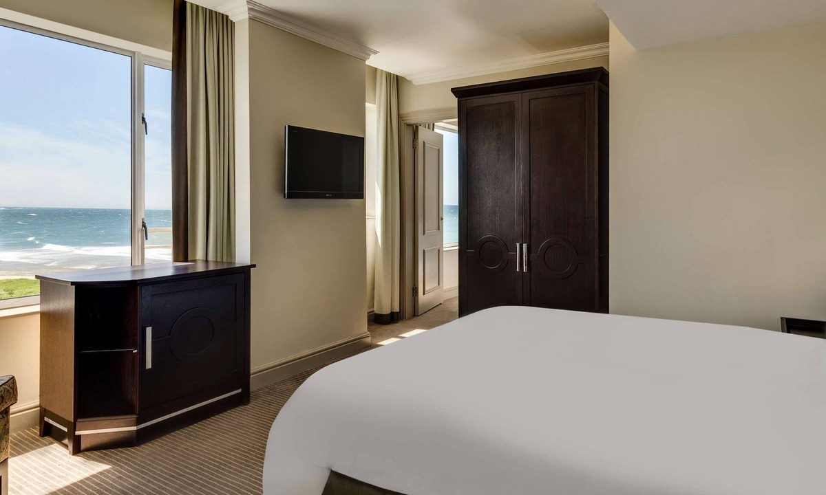 Pollok Beach Hotel | Southern Sun The Marine