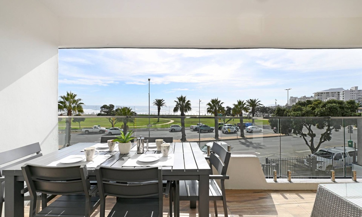 Three Anchor Bay Apartment | Spacious 3 Bed Apartment | Sea Point | Ocean views