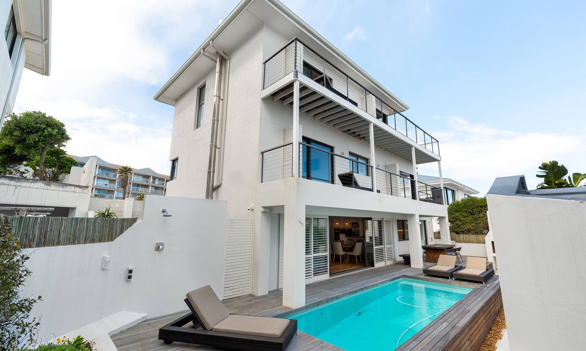 Bloubergstrand Apartment | Spectacular Villa 2 Minutes From The Beach