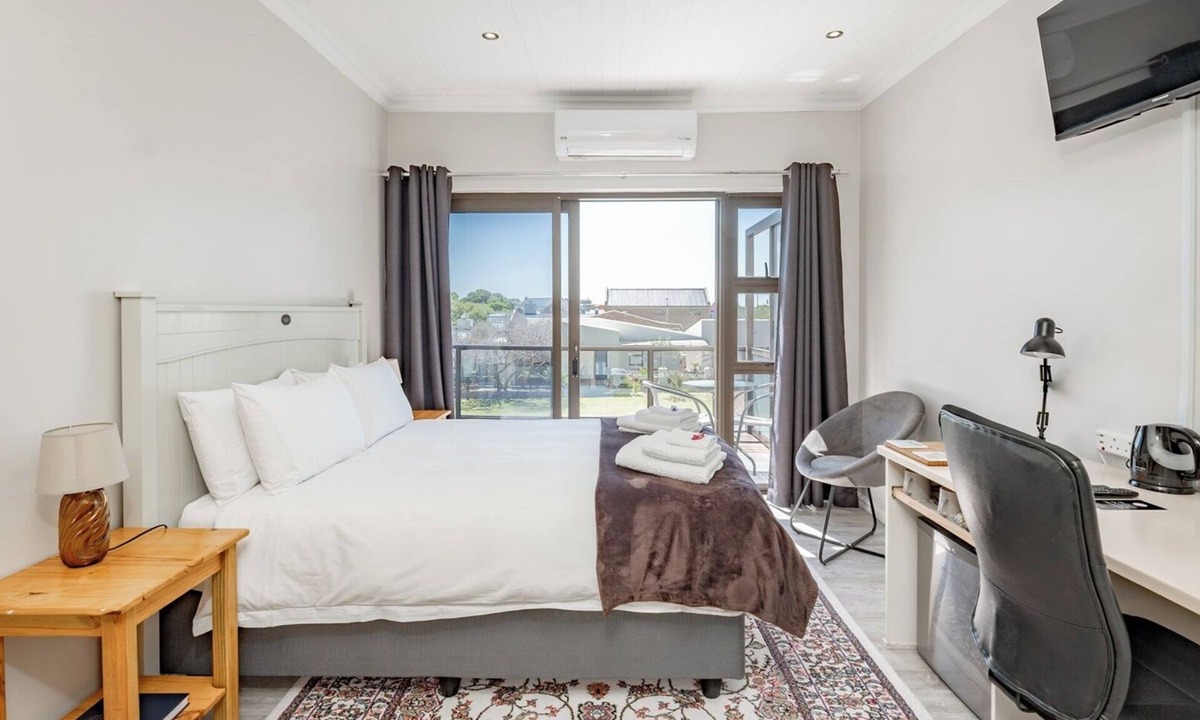 Struisbaai House | Stonehouse on Main