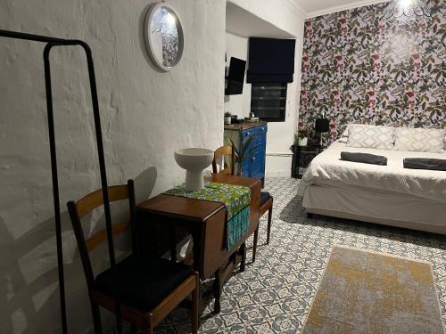 Glenwood Apartment | Studio at 142