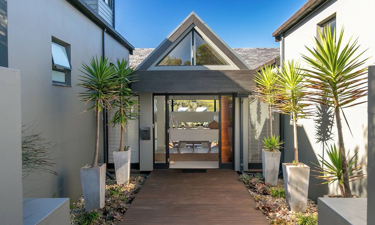 Knysna House | Stunning 5-bedroom spacious house with pool in Knysna. A perfect for family home