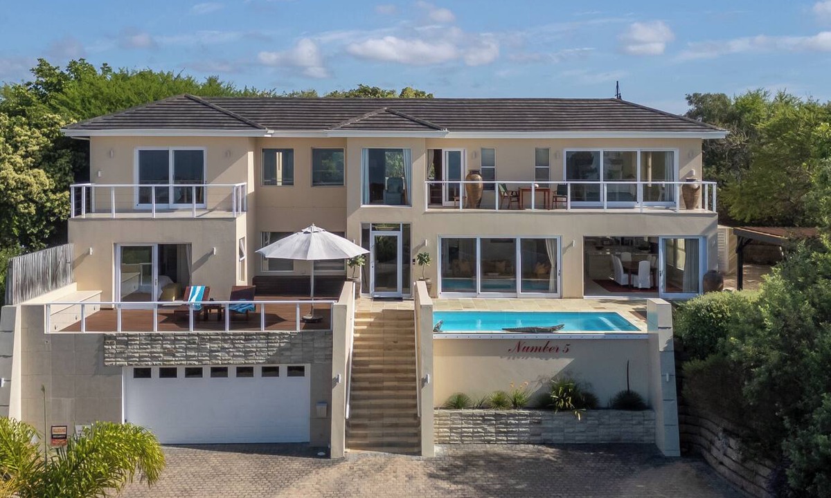 Knysna House | Stunning house on Pezula Championship Course, 4 bedrooms ensuite, private pool