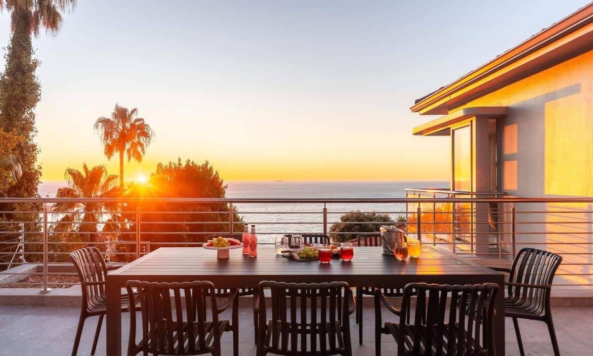 Clifton Apartment | Stunning Sea Views, Sleeps 9 -Lisburn On Clifton Views