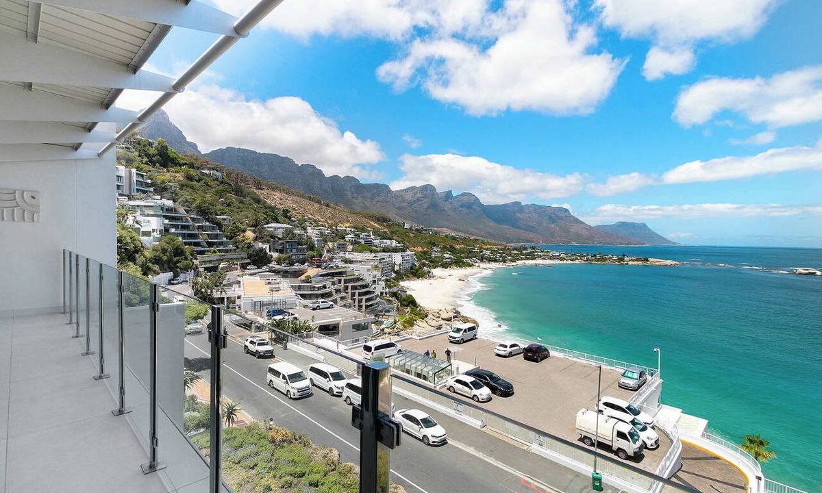 Clifton Apartment | Stunning Views, Short walk to Beach -Clifton Allure