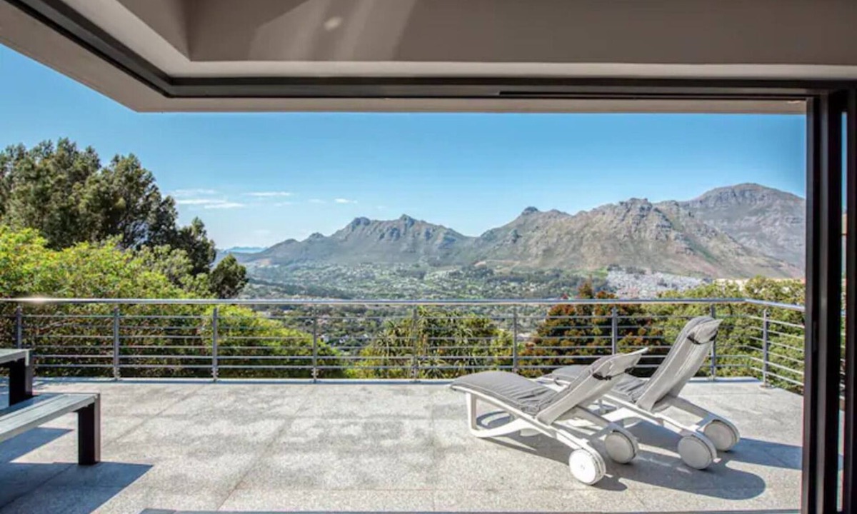 Hout Bay Apartment | Stylish Apartment with Endless Views & Privacy