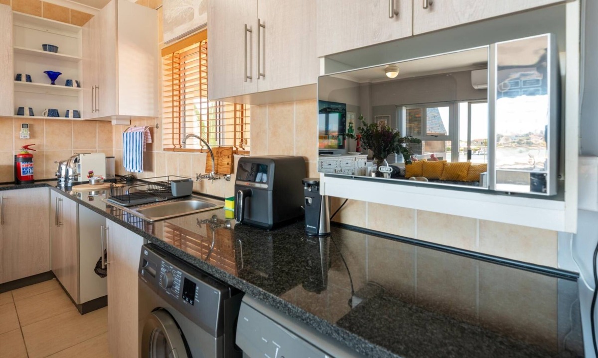 Port Owen Apartment | Stylish Stay | Balcony | Marina View
