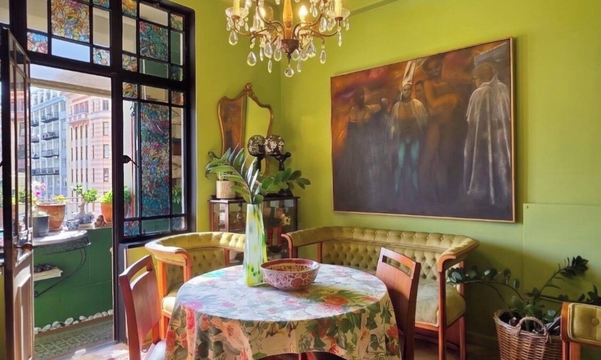 Cape Town City Centre Apartment | Stylish decorated and well positioned apartment in historical art deco building