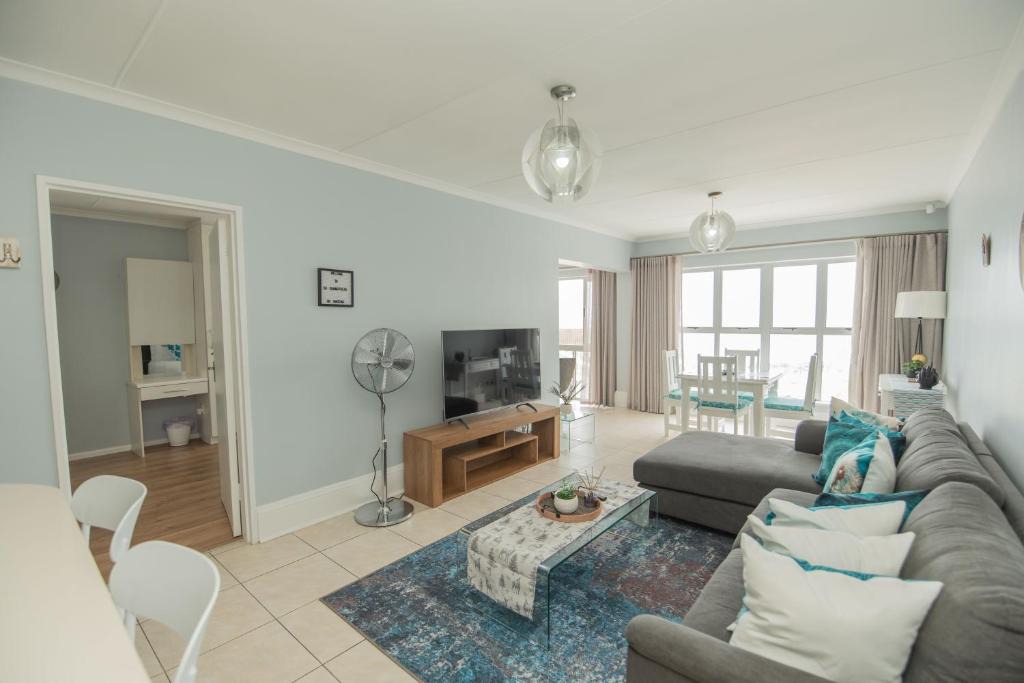 Pollok Beach Apartment | Summerseas Views