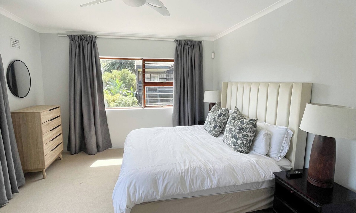 Scott Estate House | Sunny Spacious Mountain and Seaviews Walk everywhere