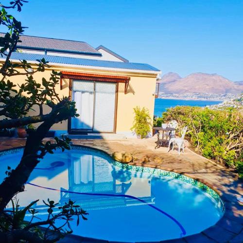 Fish Hoek Apartment | Sunset Haven Ocean, Mountain & Valley Views