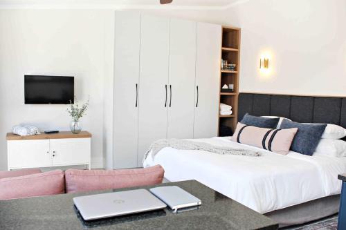 Sunset Beach Apartment | Sunset Stay - Garden Flat