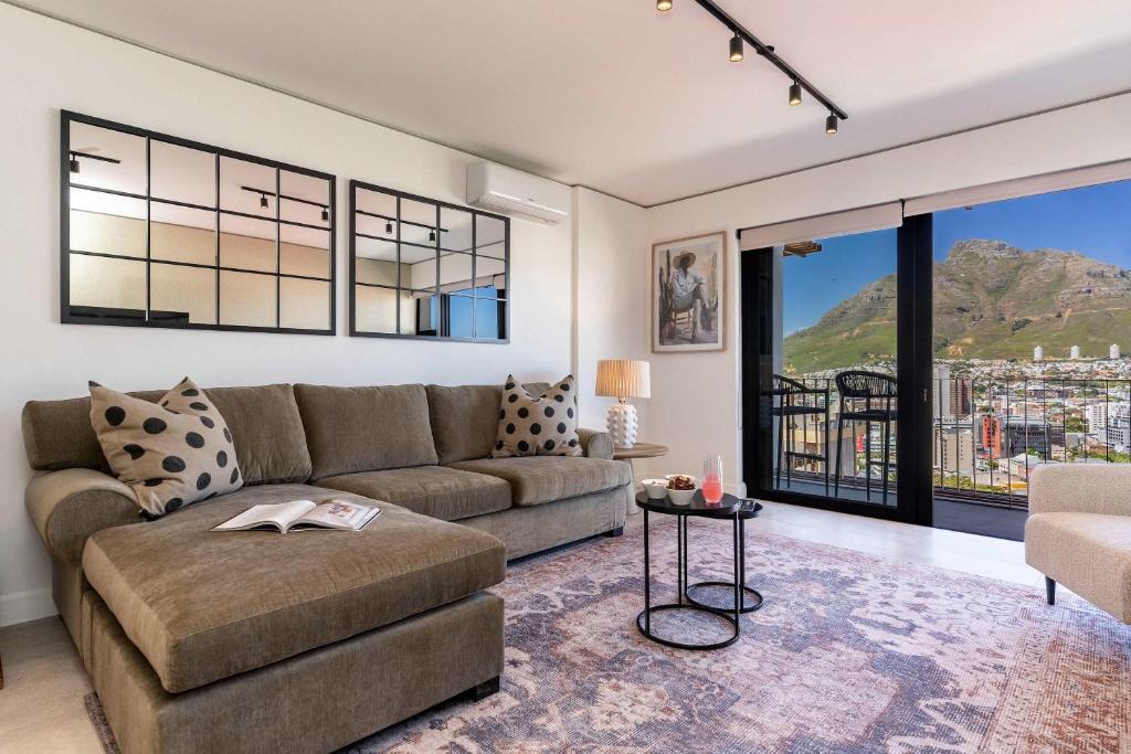 Bo'Kaap Apartment | Table Mountain Majesty - 270 Views Modern