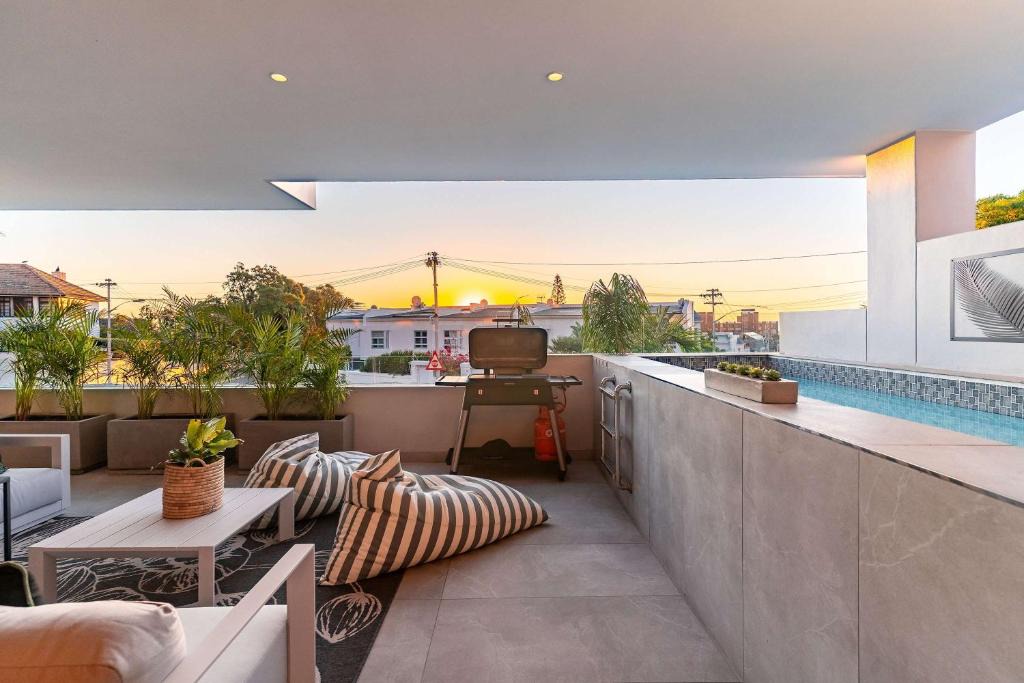Camps Bay Apartment | Terrace Royale Apt Camps Bay - Walk to beach Pool