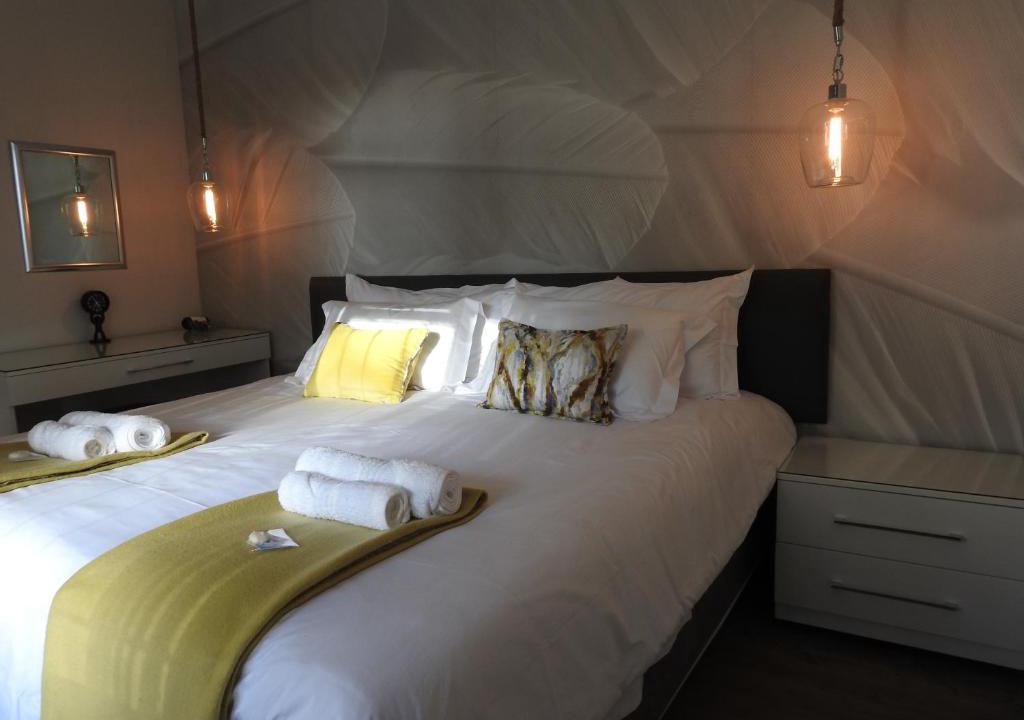 Oudtshoorn Hotel | The Featherbed - Oudtshoorn