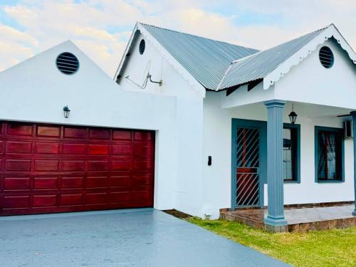 Emalahleni Apartment | The Private Place