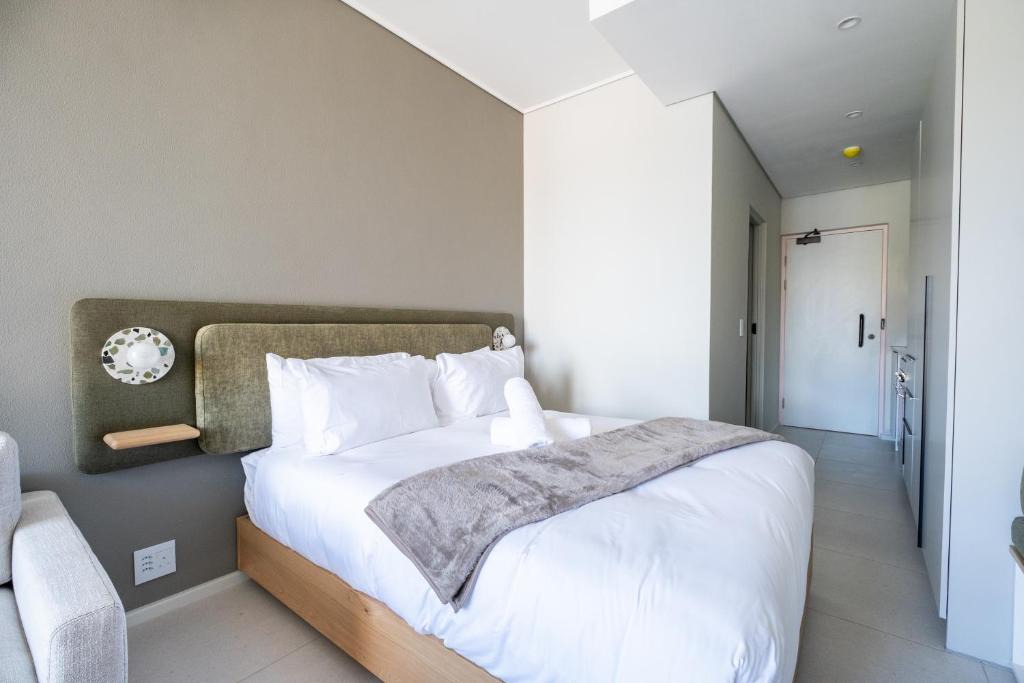 Bo'Kaap Apartment | The Rose 602: Modern City Apartment with Views