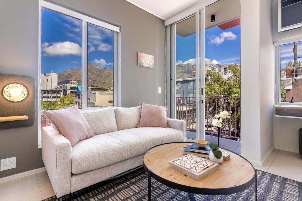 Bo'Kaap Apartment | The Rose207: Modern Corner Studio with Views