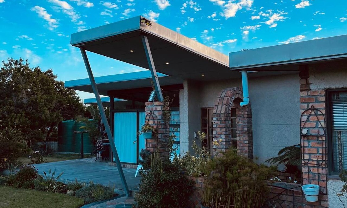 Port Elizabeth House | The Stables