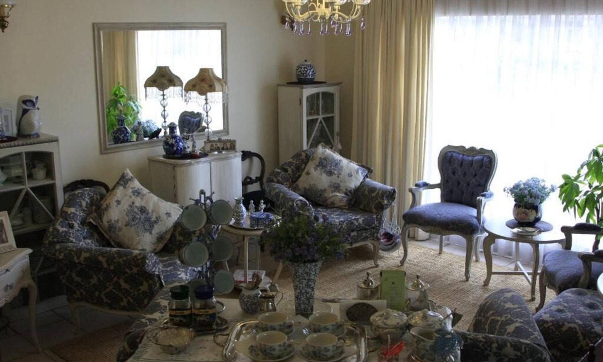 Universitas House | THE SUMMER PLACE BOUTIQUE GUESTHOUSE