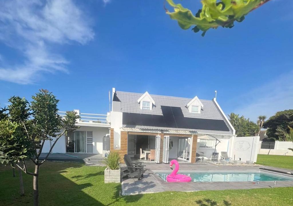 Saint Francis Bay House | THE SURF AND GOLF HUIS Solar Power