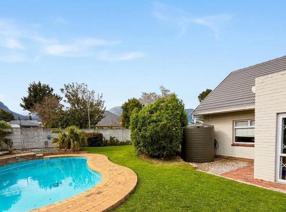 Somerset West House | Three on Firmount