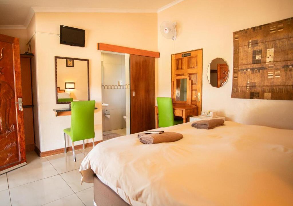 Westonaria Cabin | Tswingwana Guest Lodge