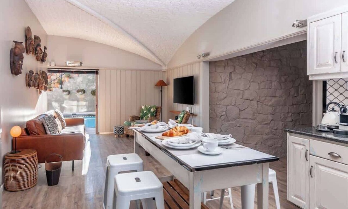 Camps Bay Apartment | Tuscan Experience