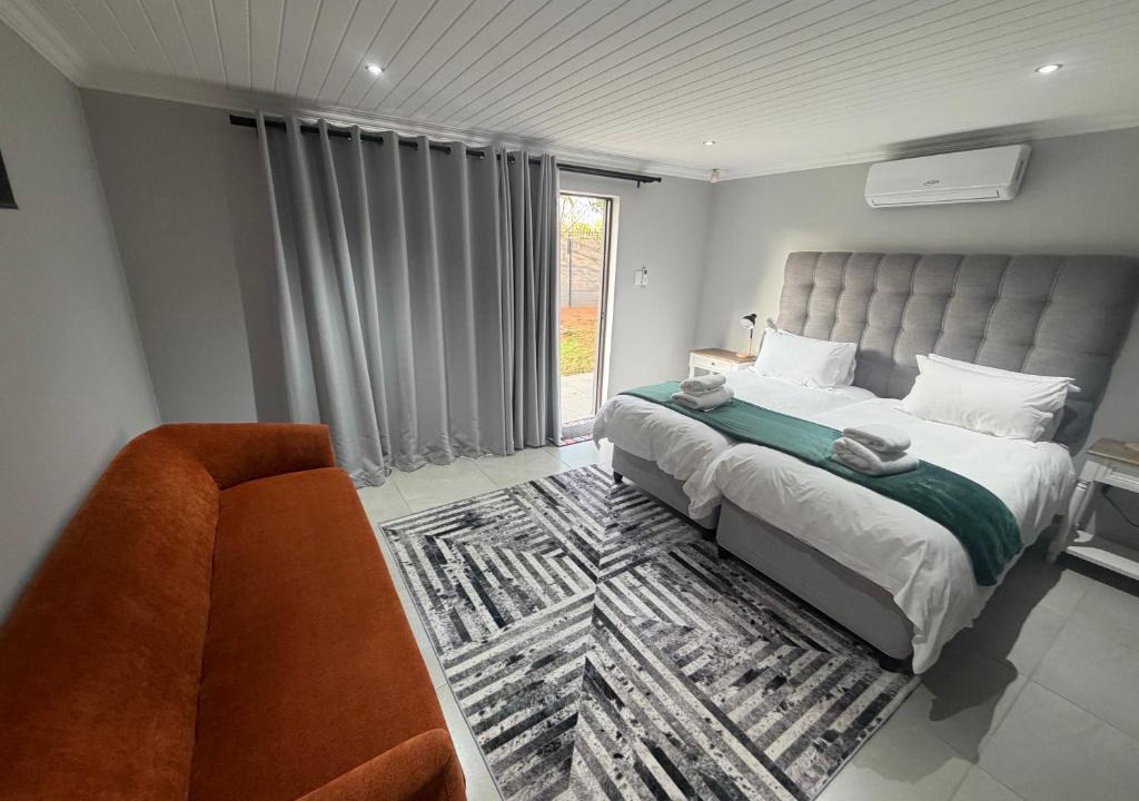 Langenhoven Park House | Two Trees Guesthouse