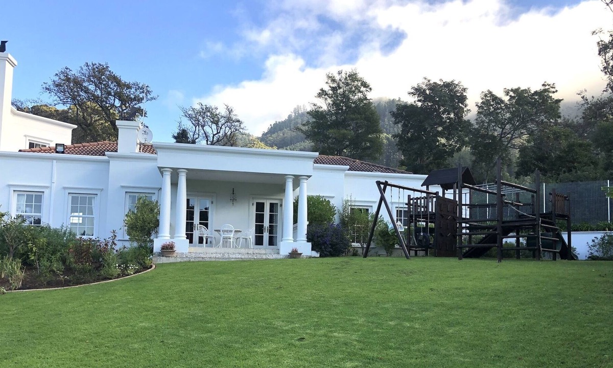 Constantia Cottage | Upmarket holiday accommodation in Constantia wine valley near Kirstenbosch garde