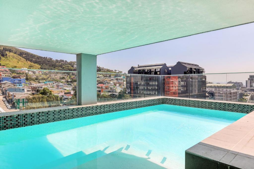 Cape Town City Centre Apartment | Urban Oasis Balcony Apartment Backup Powered