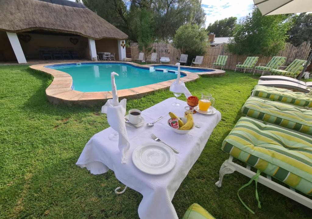 Victoria West House | Victoria Oaks Guesthouse
