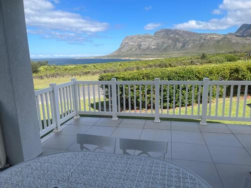 Kleinmond House | Views galore in Kleinmond