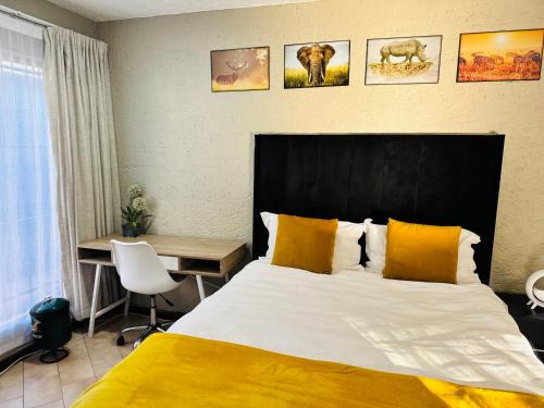Woodmead Apartment | Villa Picasso - Poolview