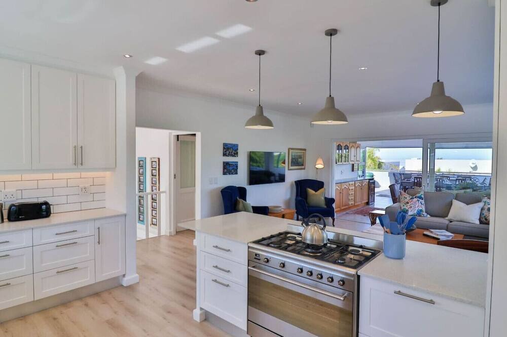 Voelklip Apartment | Vonkelwyn | Bright and Breezy by Grotto Beach