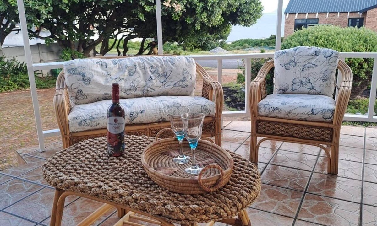 De Kelders Cottage | Wake up to the ocean at Sea Glass !