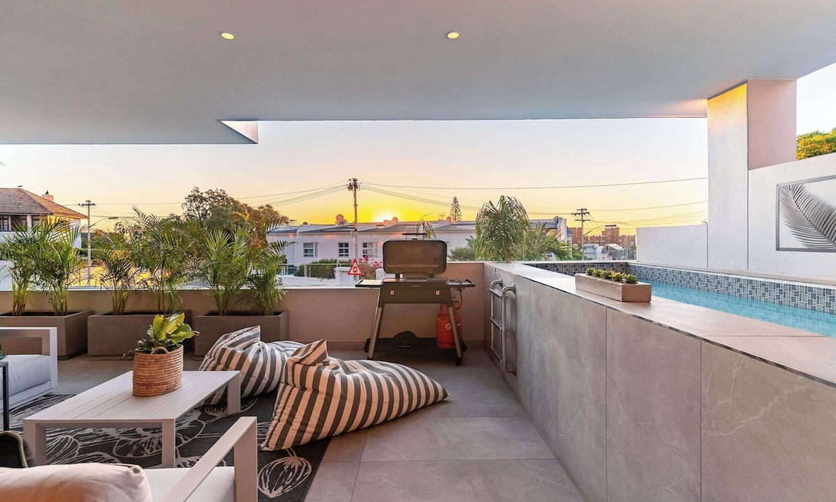 Camps Bay Apartment | Walk to beach, Pool, Camps Bay -Terrace Royale Apt