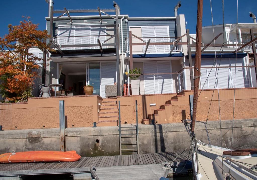 Waterfront House | WATERFRONT 47 SPINNIKER
