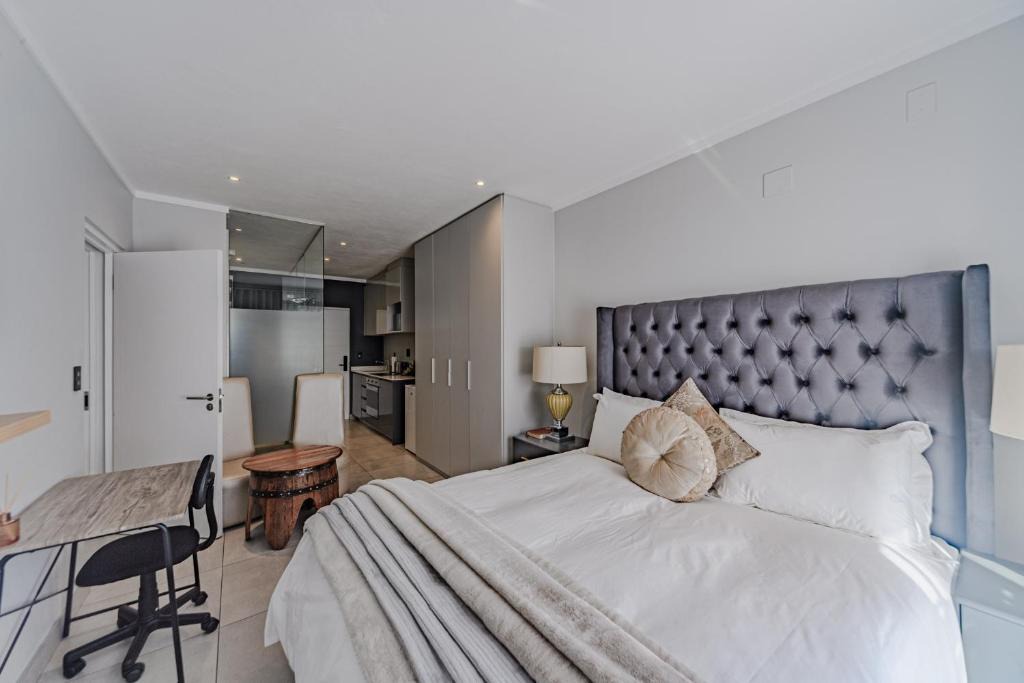 Nieuw Muckleneuk Apartment | Waterkloof on Main Studio Apartment - Unit 116A