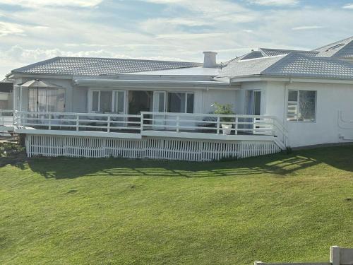 Seaview Villa | Waters Edge Beach House