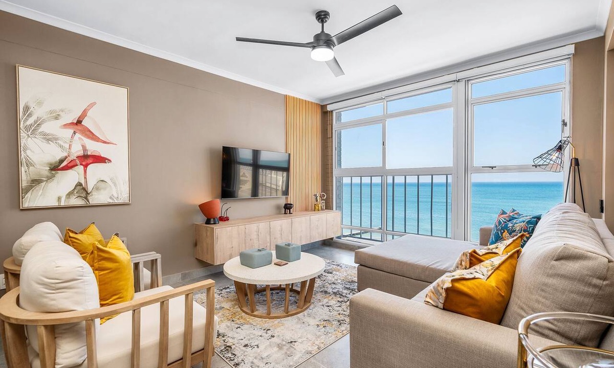 Strand Apartment | Waves and Wildflowers